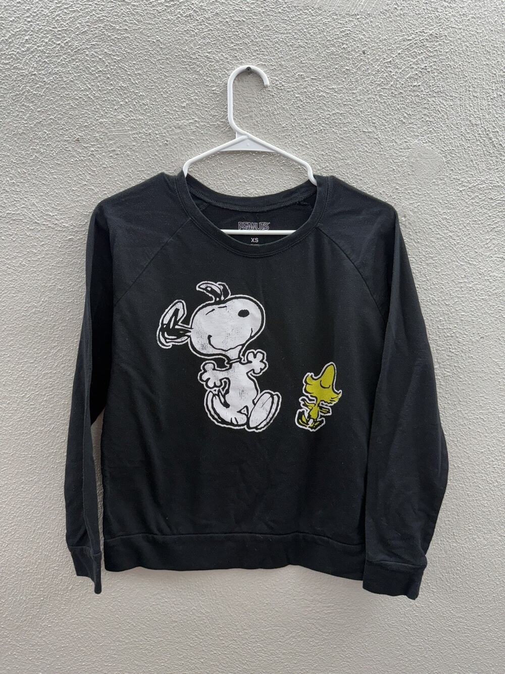 Penuts Womens Sweatshirt Size XS Black Snoopy Pullover Crewneck